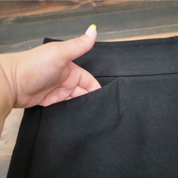 Loft Mini Skirt Solid Black With 2 Side Pockets and Side Zipper A-line Size 10 - Picture 3 of 8